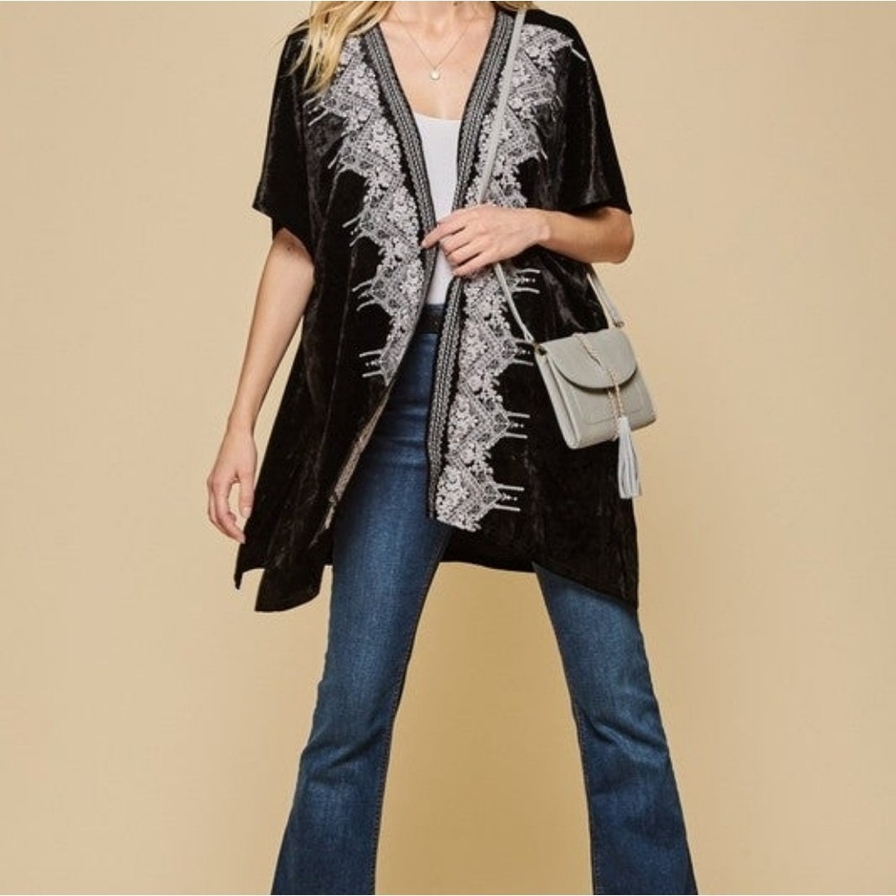 Oversized Crushed Velvet Kimono Floral Embroidery Black & Grey M